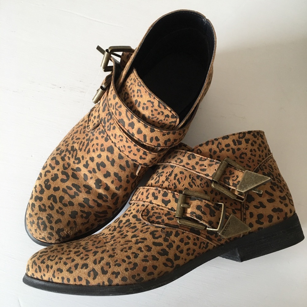 Volcom Getter Cheetah Leather Booties Sz 7